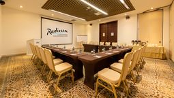 Radisson Cartagena Ocean Pavillion ofrece habitaciones amplias y modernas con zonas de bienestar para una experiencia de lujo y confort.  