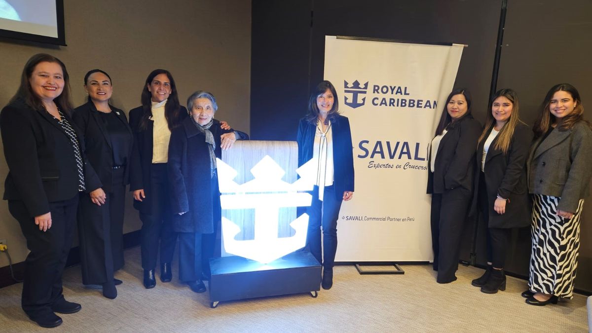Equipo de Savali junto a Angela Cochon e Itzel Valdés, equipo de Royal Caribbean. Equipo de Savali junto a Angela Cochon e Itzel Valdés, equipo de Royal Caribbean.