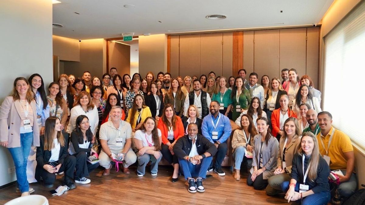 Participantes de la Caribbean Caravan Reloaded 2025 en su paso por C&oacute;rdoba.