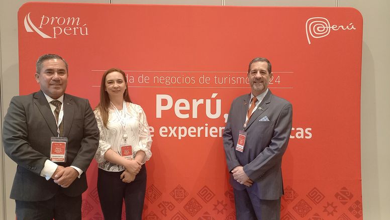 Gustavo García, consejero Económico Comercial del Perú en Ecuador; Fanny Thivierge, especialista de Turismo de PromPerú en Ecuador; y Ricardo Baraybar, subdirector de Promoción de Turismo Receptivo de Perú.