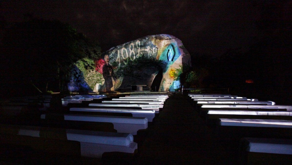 El espectáculo “La Aparición Divina” es una de las especiales propuestas para los turistas en San Pedro de Colalao para estas vacaciones de invierno 2024. El espectáculo “La Aparición Divina” es una de las especiales propuestas para los turistas en San Pedro de Colalao para estas vacaciones de invierno 2024.