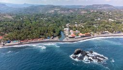 La playa de El Tunco, es un atractivo de El Salvador para los amantes del surf.&nbsp;