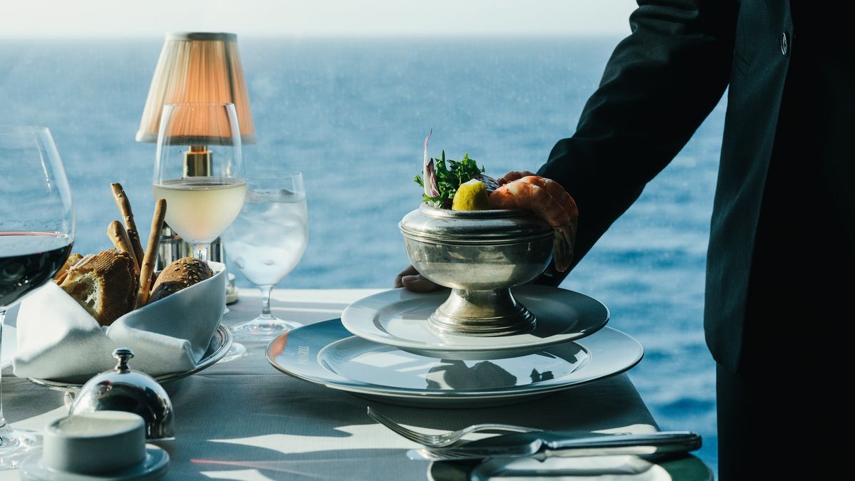 Oceania Vista ofrece exquisitas experiencias gastronómicas a través de sus cuatro restaurantes de especialidad. Oceania Vista ofrece exquisitas experiencias gastronómicas a través de sus cuatro restaurantes de especialidad.