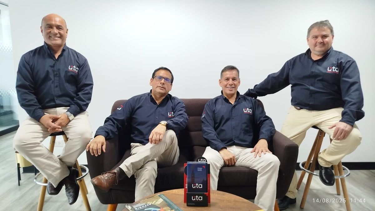 Antonio Sotomarino, Gerente Comercial Regional; Christian Toscano, Representante Legal; Purple Ibarra, Gerente Administrativo y Tanus Abi-Roud, Gerente Comercial de UTA para LATAM.