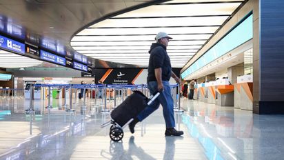 Impuesto PAIS: la propuesta de gravar los dólares para viajes al exterior reabre el debate sobre los recargos que Faevyt cuestionó históricamente.