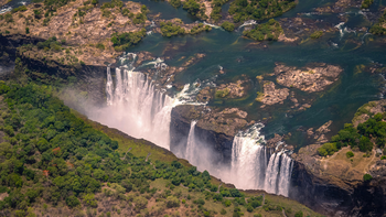 Lánzate a la aventura rodeado de naturaleza conociendo estas impresionantes cataratas en África.