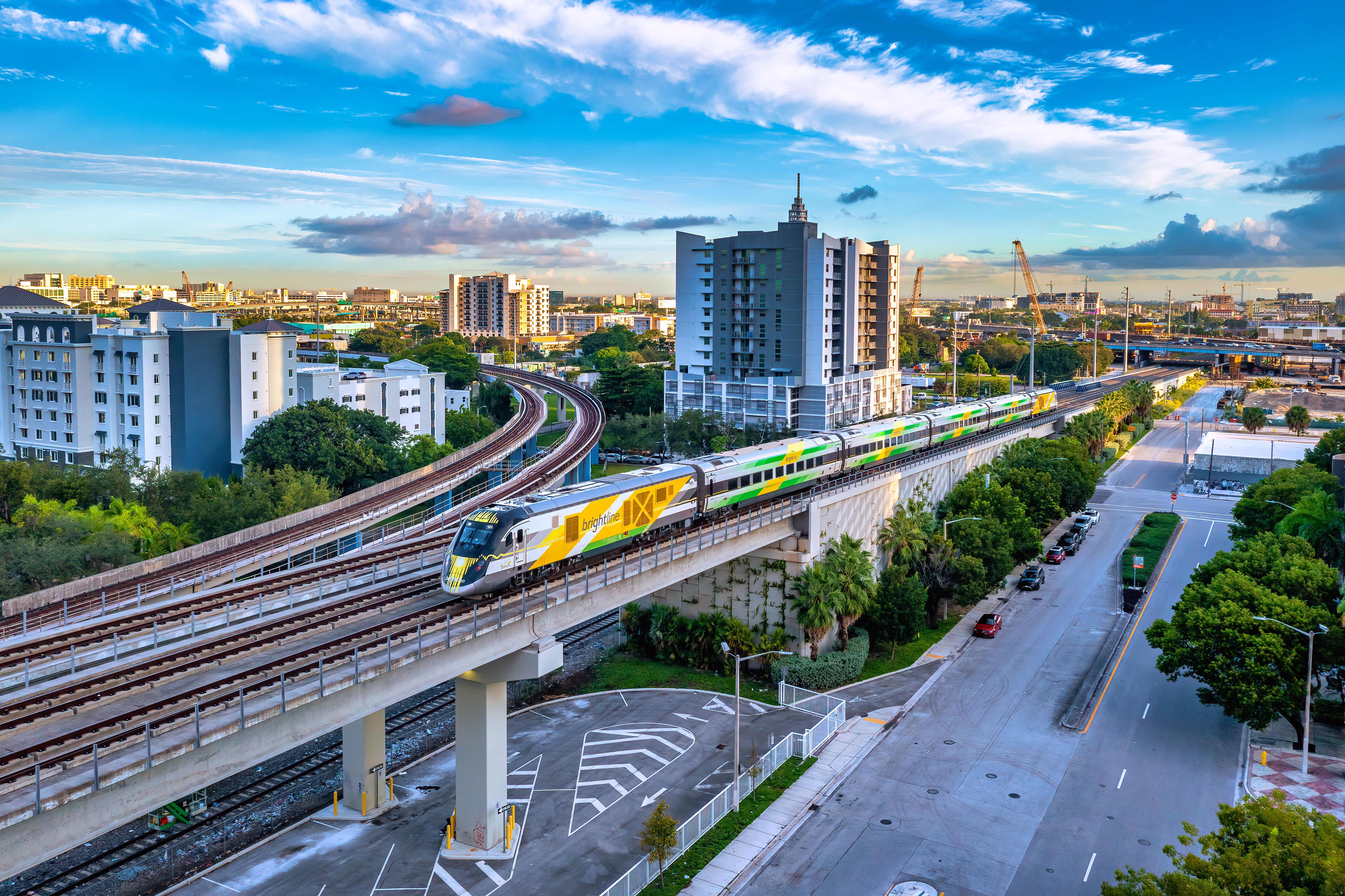 Brightline es el único proveedor de trenes interurbanos modernos y ecológicos en Estados Unidos.
