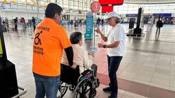Aeropuerto de Santiago lanzó Purple Door, dedicada a facilitar la asistencia de personas con movilidad reducida.