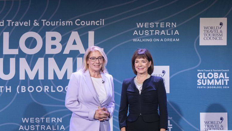 Rita Saffioti, Deputy Premier, Treasurer, Ministry of Transport & Tourissm -Western Australia; y Julia Simpson, presidenta y CEO del WTTC.