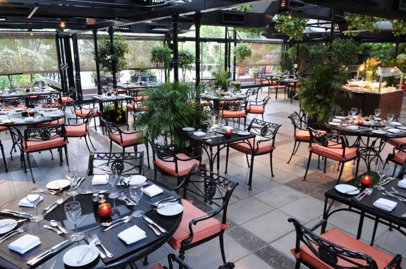 El apacible ambiente del restaurante Terraza del Virrey del Hotel InterContinental.