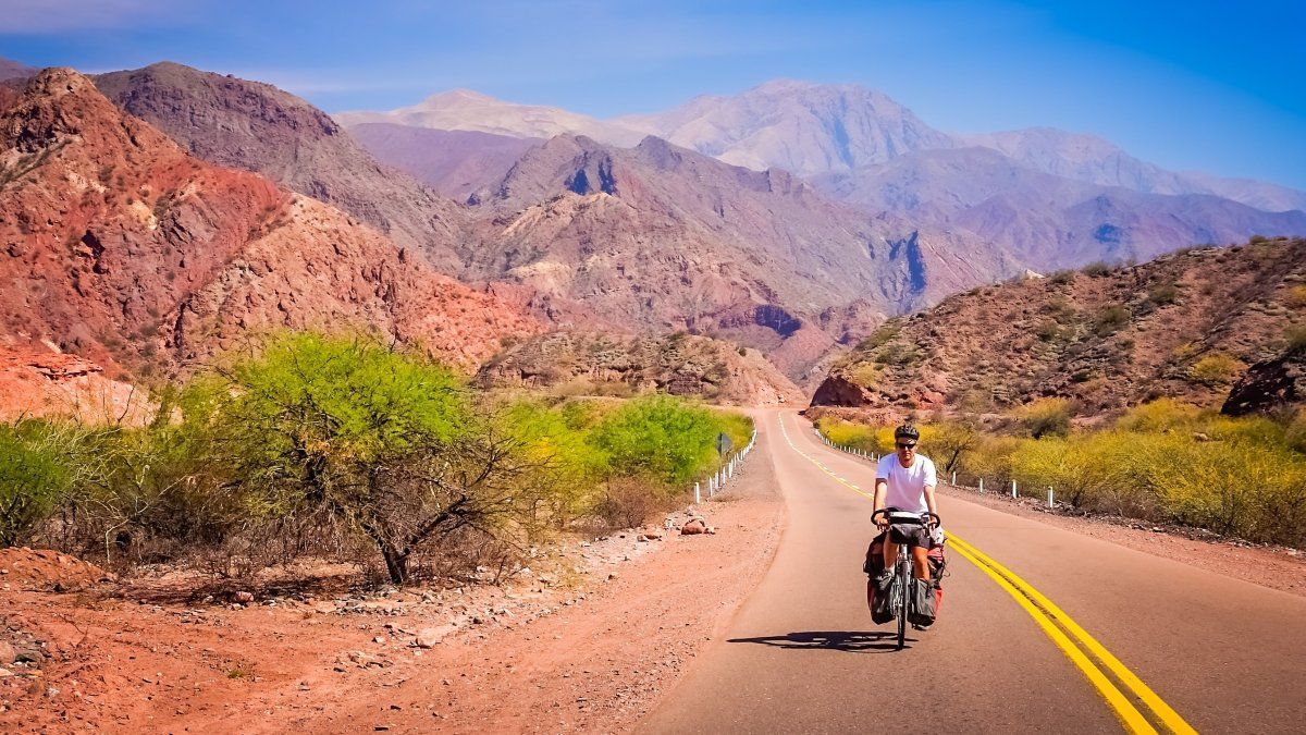 Feriados 2025: los principales destinos de Argentina se preparan para el nuevo fin de semana XXL, perfecto para escapadas. 