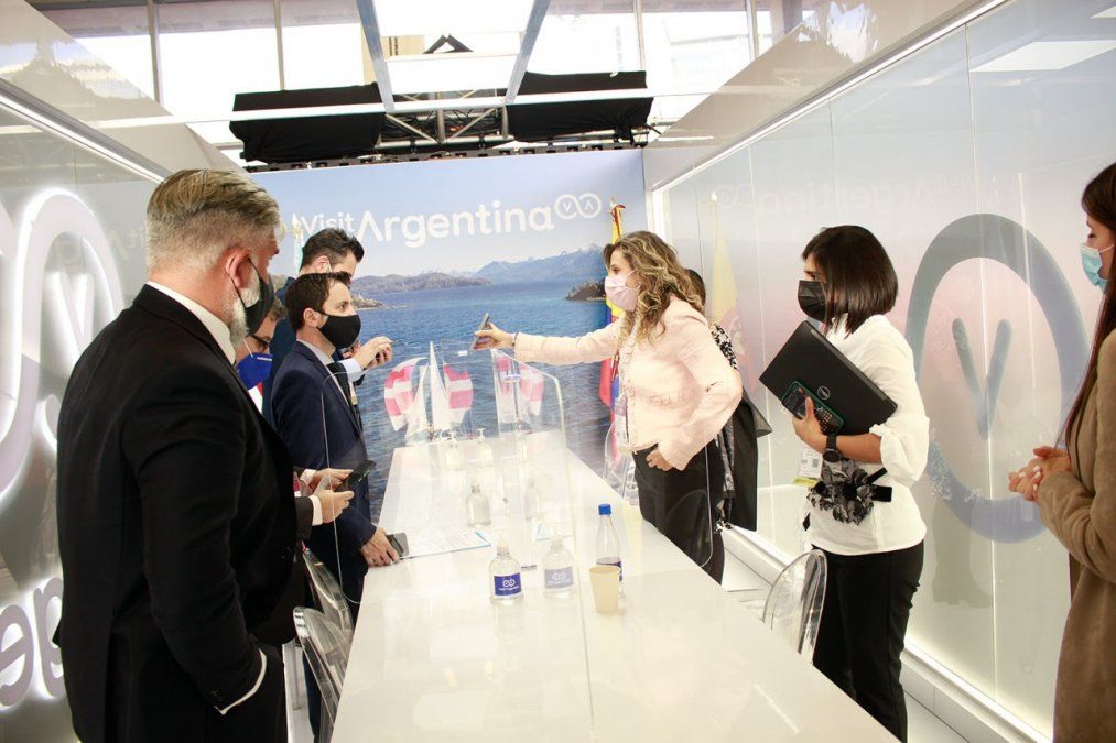 Reunión de Avianca con el equipo del Inprotur en Anato.