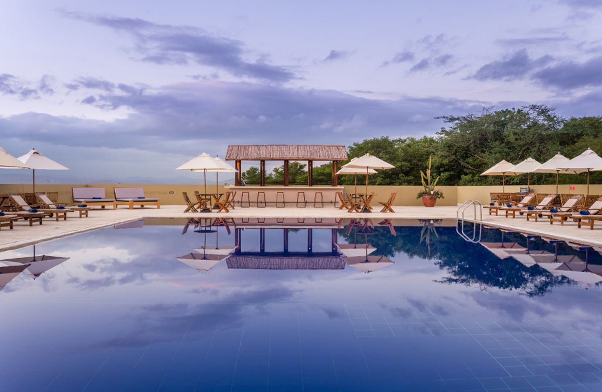 Más que un alojamiento, Hotel Waya Guajira es un proyecto territorial que conecta el turismo con el desarrollo social, cultural y ambiental del departamento.