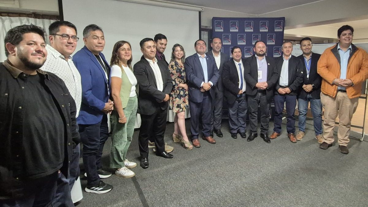 Nuevo directorio de la Asociación de Municipalidades de Chile (AMTC). - Ladevi Medios y Soluciones Nuevo directorio de la Asociación de Municipalidades de Chile (AMTC).