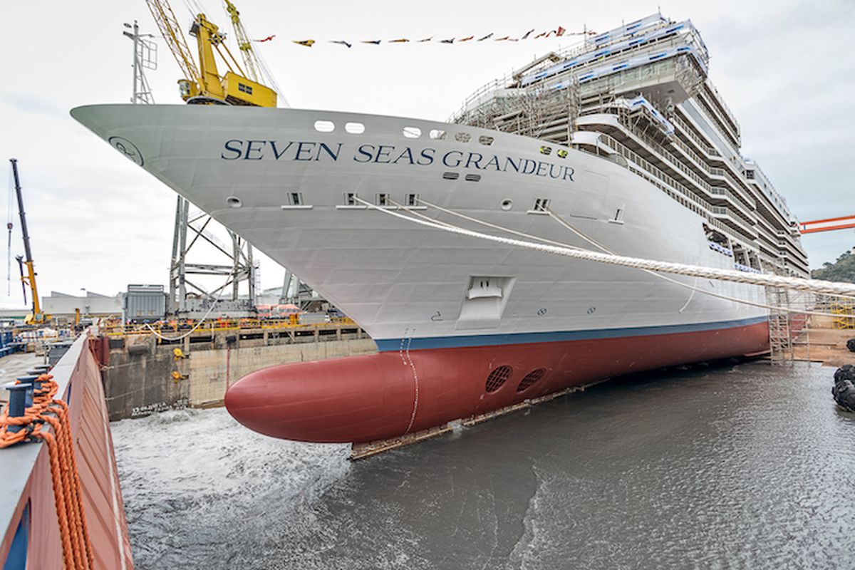 Regent Seven Seas y la constructora de barcos Fincantieri realizaron la flotación del nuevo crucero Seven Seas Grandeur.