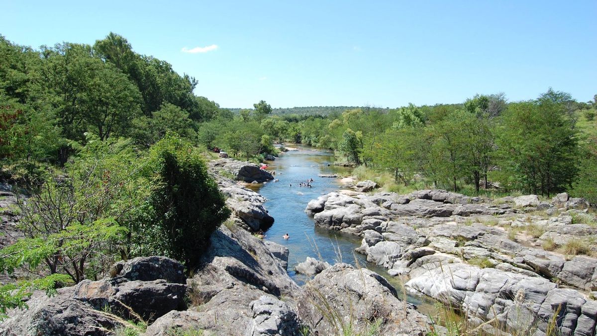Descubrí un pueblo en Córdoba que es ideal para toda la familia por sus cascadas y arroyo tranquilo.&nbsp;