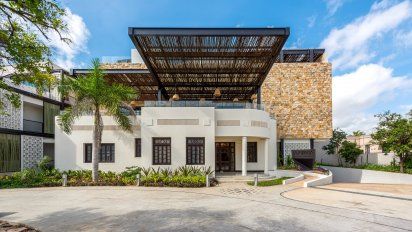 Fachada del Wayam Mundo Imperial.