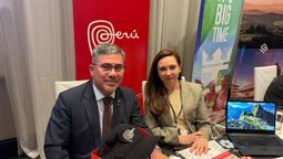 Gustavo García, consejero económico comercial de la Embajada de Perú en Ecuador, y Fanny Thivierge, especialista de Turismo de PromPerú Ecuador., en el Ladevi Workshop en Quito.&nbsp;