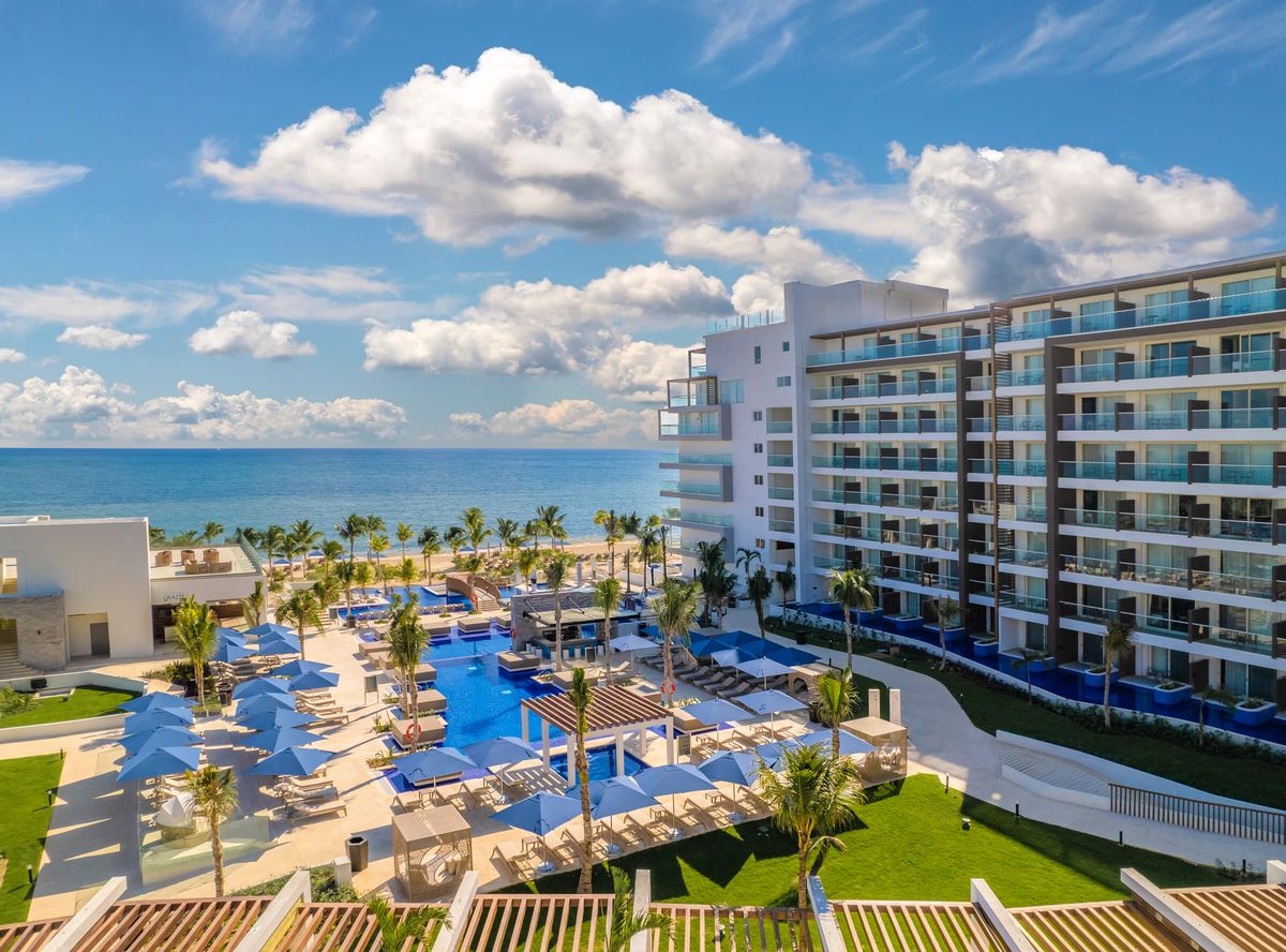 Uno de los hoteles de Blue Diamond Resorts premiado en la categoría de nuevos Resorts fue Royalton Splash Riviera Cancun. Uno de los hoteles de Blue Diamond Resorts premiado en la categoría de nuevos Resorts fue Royalton Splash Riviera Cancun.