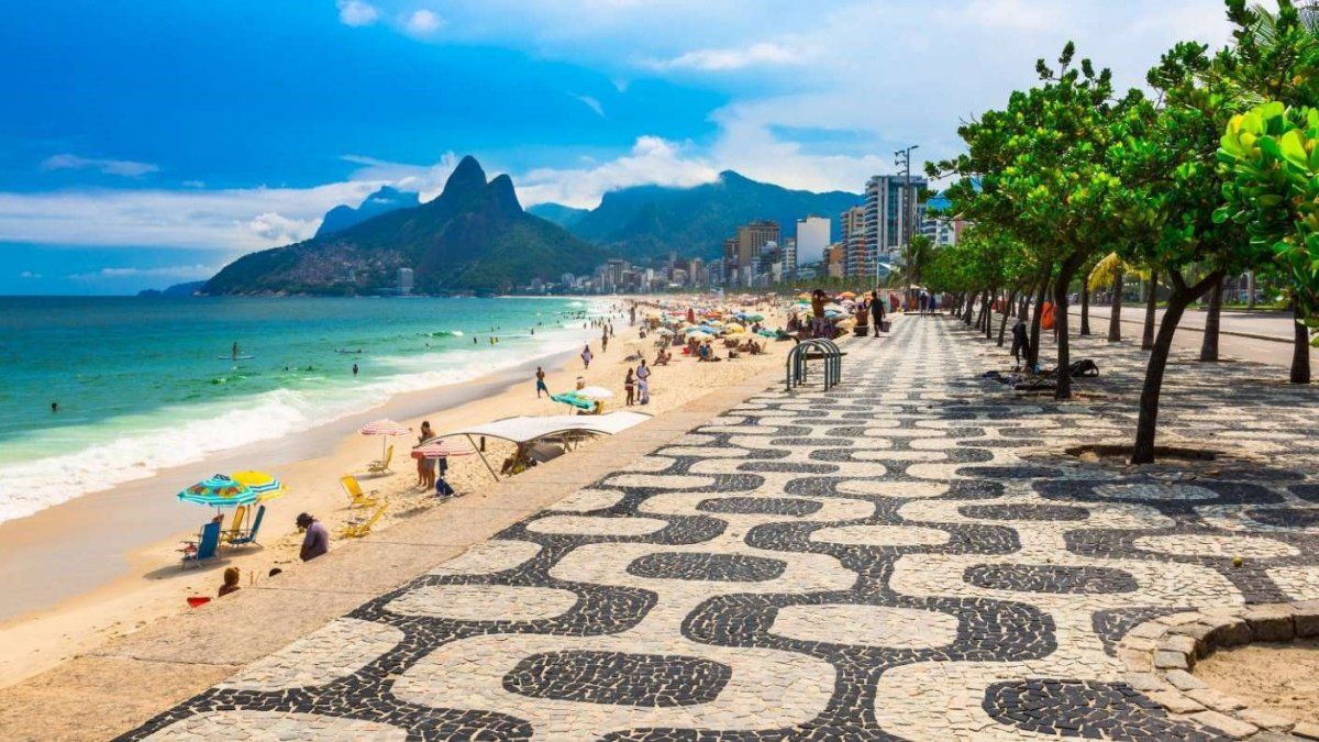 Copacabana de las playas más emblemáticas de la costa carioca.