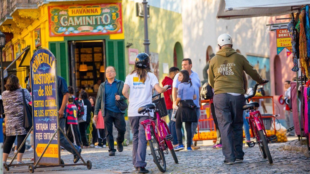 En el popular barrio de La Boca tambi&eacute;n hay visitas guiadas. Caminito, Quinquela Mart&iacute;n y La Bombonera son parte del recorrido.