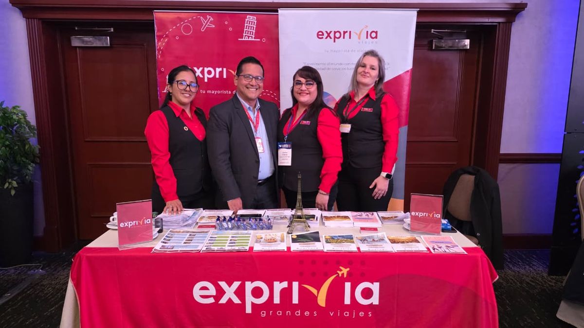 Roxana Cerna, Zhurik Garay y Jessica Chávez de Exprivia Grandes Viajes