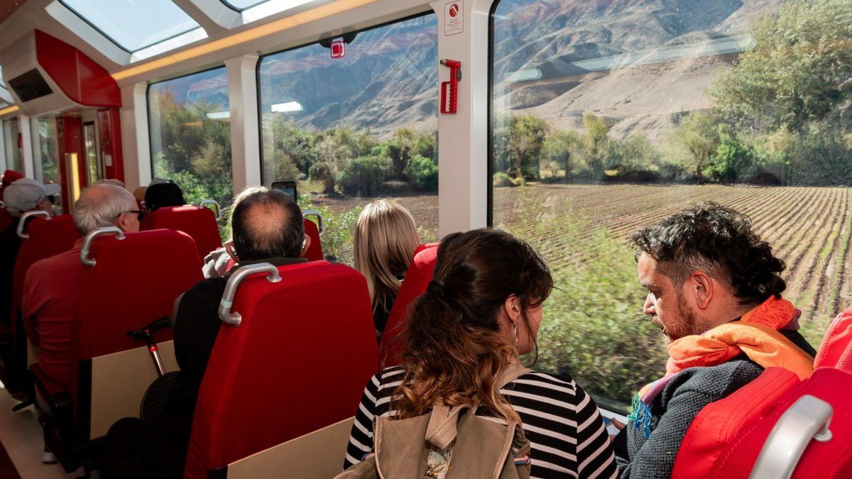 FIT en La Rural de Buenos Aires: Jujuy invita a los visitantes a sentir que se encuentran en un paseo por el original Tren Solar de la Quebrada.