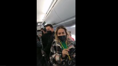 Sky Airline: pasajeros se tomaron avión en Aeropuerto SCL