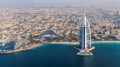 Vuelos: la crisis en Medio Oriente impacta en la conectividad aérea y obliga a las agencias de viajes a revisar itinerarios con tránsito en aeropuertos del Golfo.