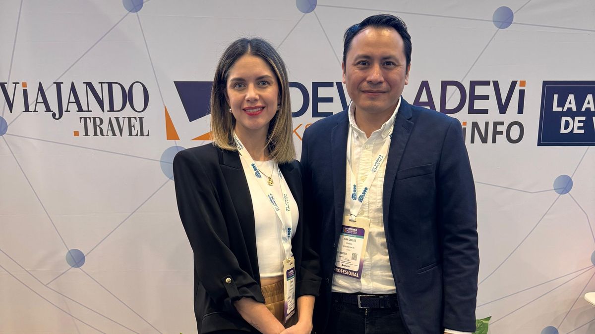 Lorena Romero, key account manager LATAM de Bedsonline y Juan Carlos Caamal Jiménez, head of sales LATAM & CARIBBEAN de Bedsonline.