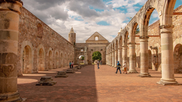Oaxaca está lleno de contrastes, explora desde su capital hasta sus playas con esta ruta.