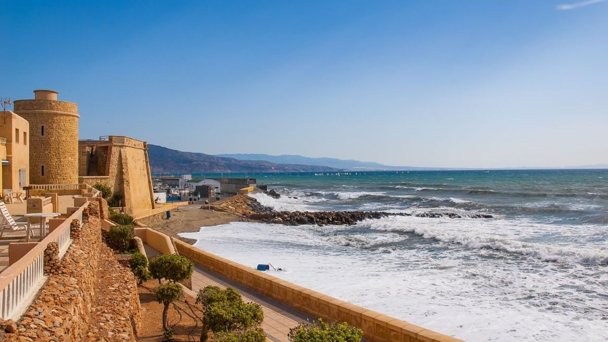 Las vacaciones en las playas de Andalucía disparan el precio del alojamiento turístico