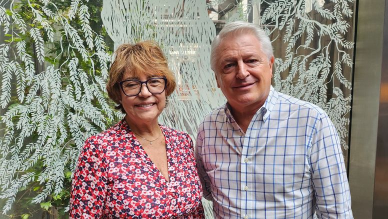 Maria Elena Kaldani (Unique Hotel Solutions) y Claudio Fernández (Leisure Express).