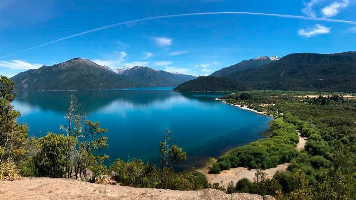 El Parque Nacional Lago Puelo de Chubut es ideal para conectar con la naturaleza en las vacaciones de verano 2025.