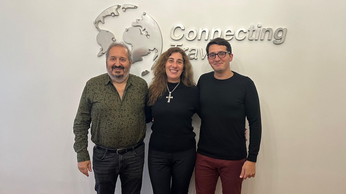 Connecting travel: Alejandro Zelesnak, director; junto a Lidia Rodríguez, directora de Ventas; y Darío Zelesnak, encargado de Producto.