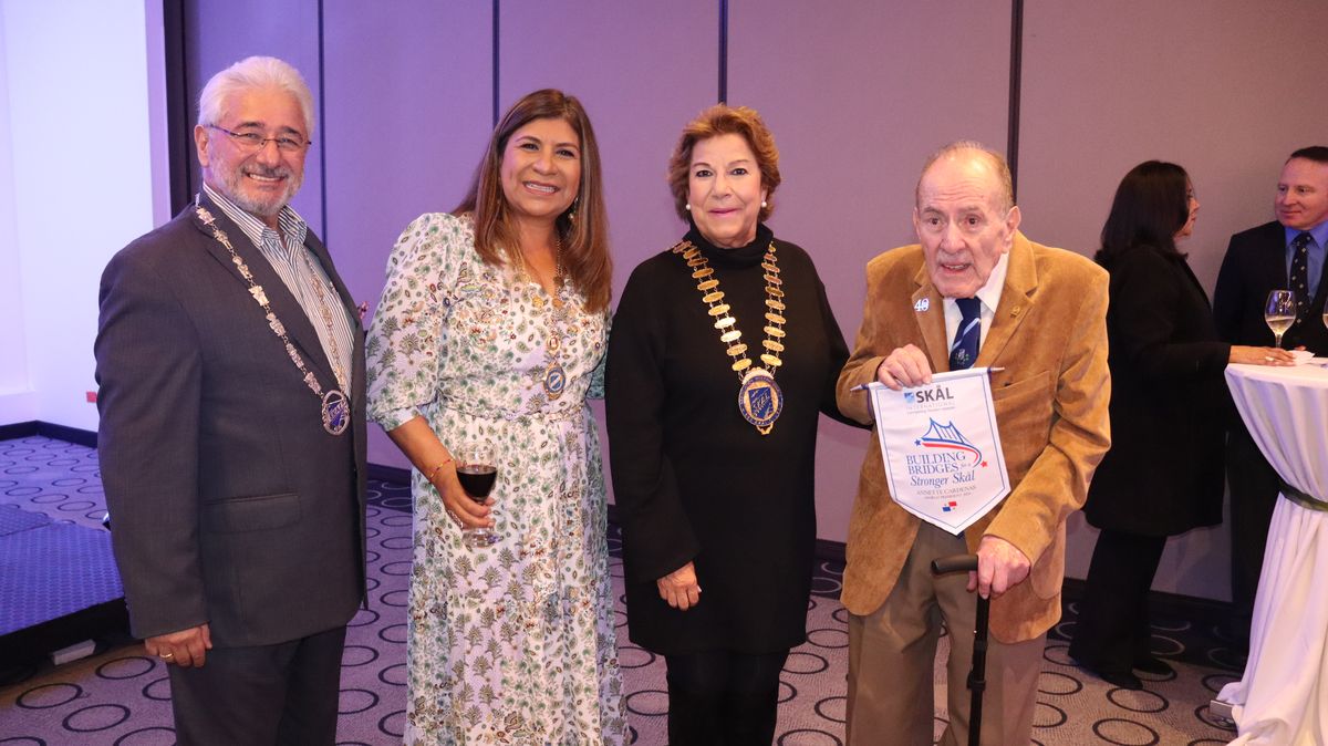 Guillermo Galvis, gerente general del Hotel Wyndham Bogotá y presidente de Skål Club Bogotá; Angélica Angón, presidente de Skål Internacional México; Anette Cárdenas, presidente Skål International y Jaime Tolosa, ex gerente regional de Avianca en San Andrés y Santander y fundador de Skål Club San Andrés.