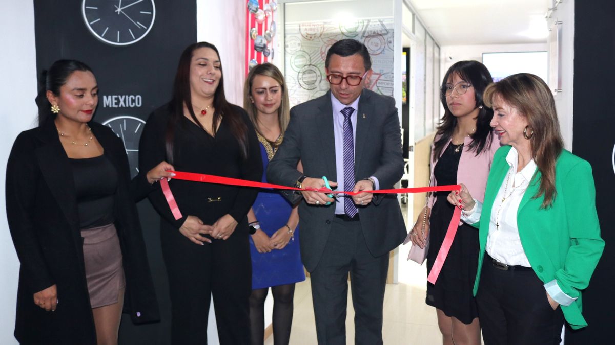 Andrea Urrego, coordinadora comercial; Paola Acuña, asesora comercial; Luz Marina León, ejecutiva comercial; John Jairo Guataquira, director general y Yenny Huérfano, directora financiera de Caminos.