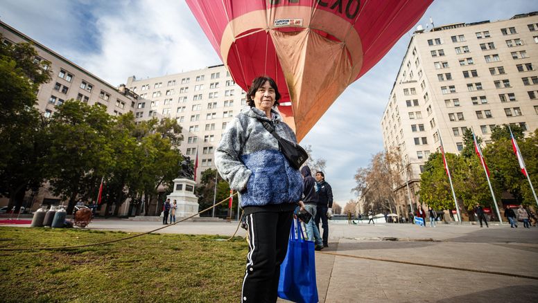 El lanzamiento de los cupos del programa de Sernatur se realizó en el Paseo Bulnes con un globo aerostático.&nbsp;