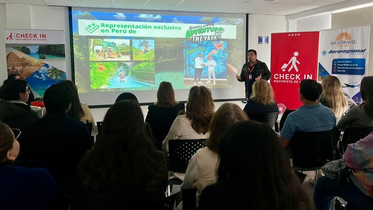 Leonel Sanchez, comercial de CHECK IN Mayorista, hablando sobre Bávaro Adventure Park. Leonel Sanchez, comercial de CHECK IN Mayorista, hablando sobre Bávaro Adventure Park.