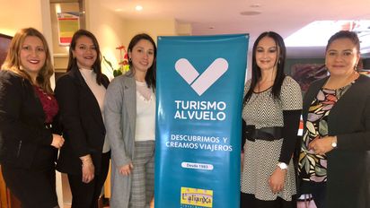 Astrid Ospina, directora de Mayoreo, Mayra Orjuela, promotora comercial de Turismo al Vuelo; Ivonne Calderon trade manager de la Oficina de Turismo de Nueva York; Pilar Cruz, gerente comercial de Turismo al Vuelo e Ingrid León, gerente de Cuenta de United Airlines.