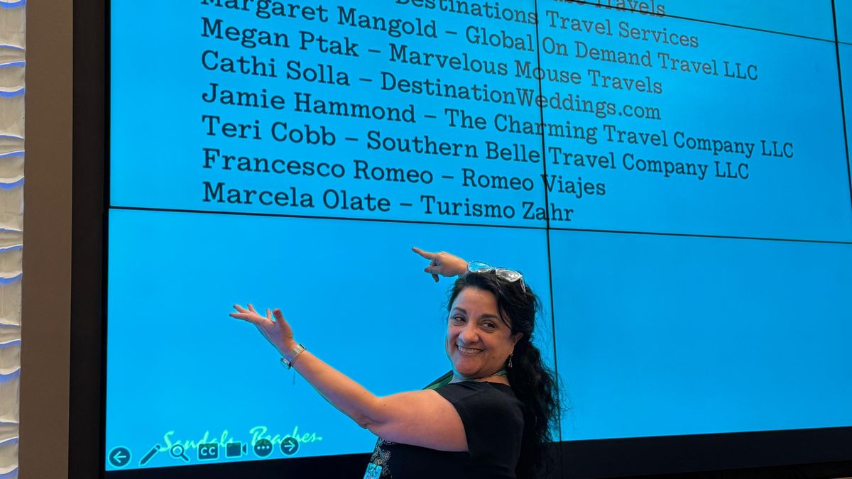 Marcela Olate, de Turismo Zahr, fue reconocida por la cadena Sandals por su trabajo comercial.