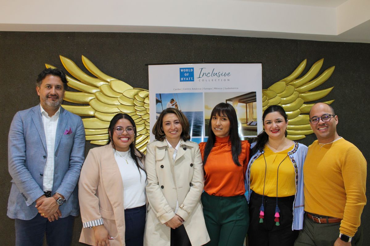 Alex Ruiz, director de Ventas para Sudamérica; Lorena Espinosa, coordinadora de Grupos de Dreams Sands Cancun; Norma Hozman, gerente de Desarrollo de Negocios para Colombia; Yuli Ariza, directora de Ventas de Vivid Grand Island Cancun; Alejandra Álvarez, gerente de Ventas de Secrets The Vine Cancun; y Carlos Maliachi, gerente de Ventas Grupos de Dreams Jade. Equipo de Hyatt Inclusive Collection.