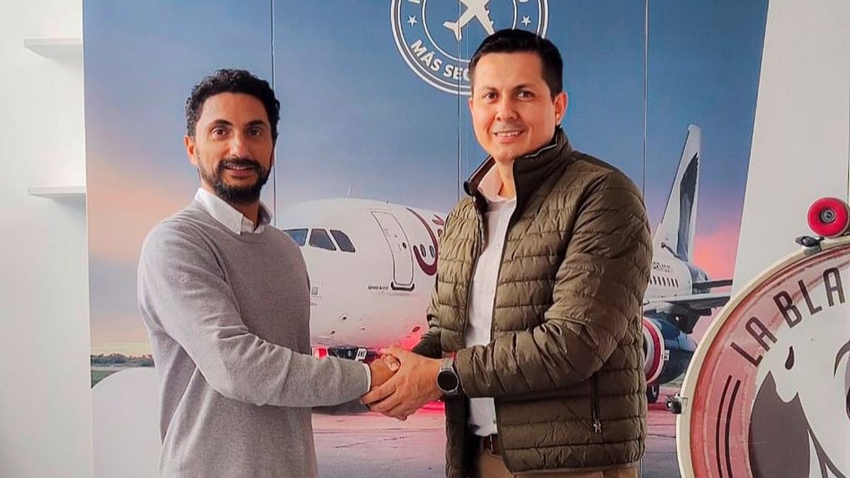 Benjamín Dulanto, Gerente Comercial de JetSmart en Perú y Mario Castro, Director de la Blanquirroja. - Ladevi Medios y Soluciones Benjamín Dulanto, Gerente Comercial de JetSmart en Perú y Mario Castro, Director de la Blanquirroja.