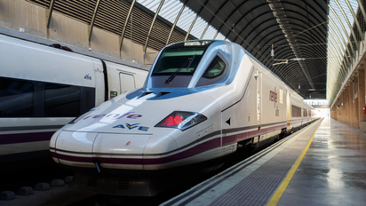 AVE de Renfe que cubre la ruta Madrid-Asturias.