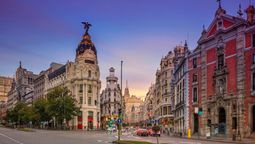 La capital Madrid es el punto de entrada al resto de España. 