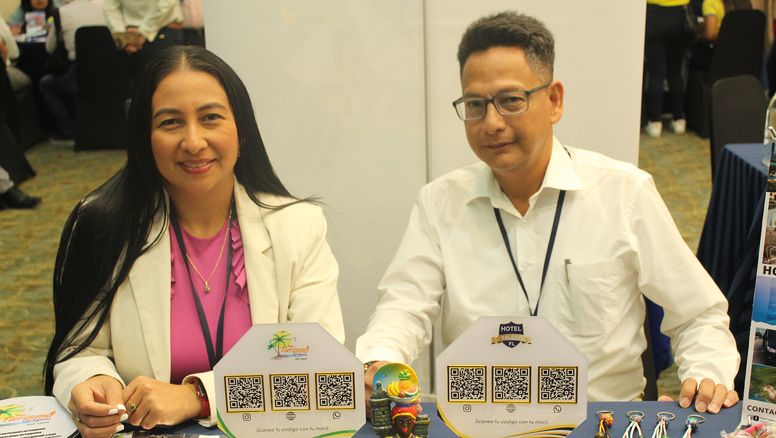 Dominga Hernández, gerente comercial de Transturismo Cartagena, y Carlos González, gerente de Operaciones.&nbsp;