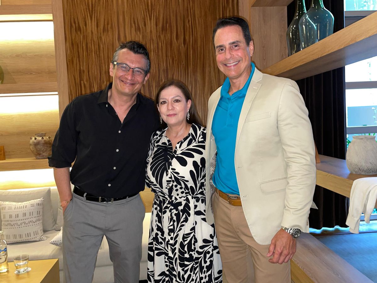 Francisco Bravo (Nao Travel Collection), Ofelia Ortiz (Norwegian Cruise Line) y Frank Medina.