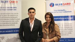 Andrés Campaña, ejecutivo comercial de BlueCard, y Juliana Palacios, gerente comercial. BlueCard promovió su asistencia al viajero BlueAssist.