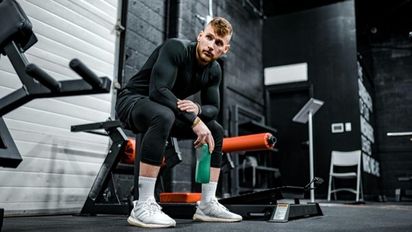 Los consejos para ir al gimnasio que compartimos aquí te ayudarán a ganar seguridad, evitar errores comunes y sacar el máximo provecho de cada sesión, sin importar si tu objetivo es ganar fuerza, mejorar tu resistencia o simplemente adoptar un estilo de vida más activo.