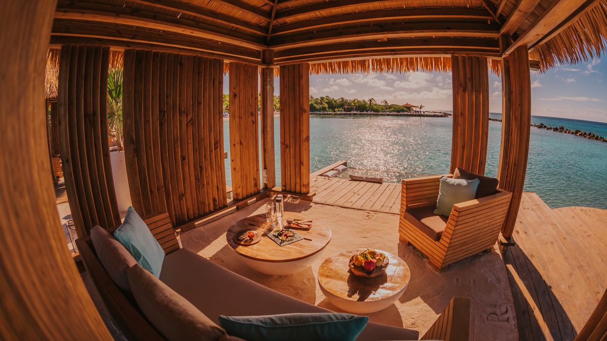 El Renaissance Wind Creek Aruba Resort cuenta con 555 habitaciones divididas en dos torres: Torre Marina, destinada a los adultos; y Torre Ocean Suites, concebida para familias con niños menores de 18 años.